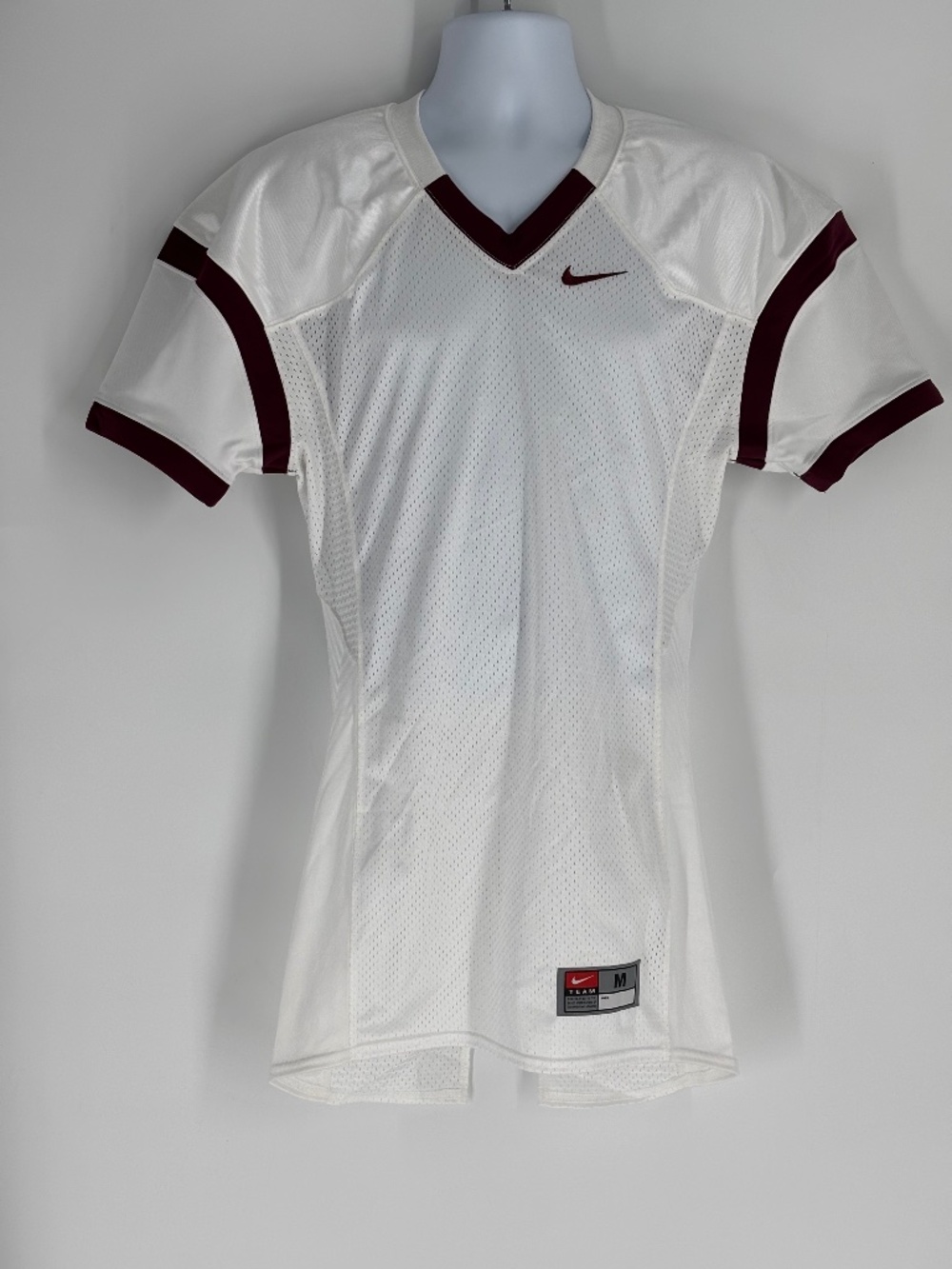 NWT Nike Mens Football Athletic Practice Mesh Jersey White / Burgundy Size: M